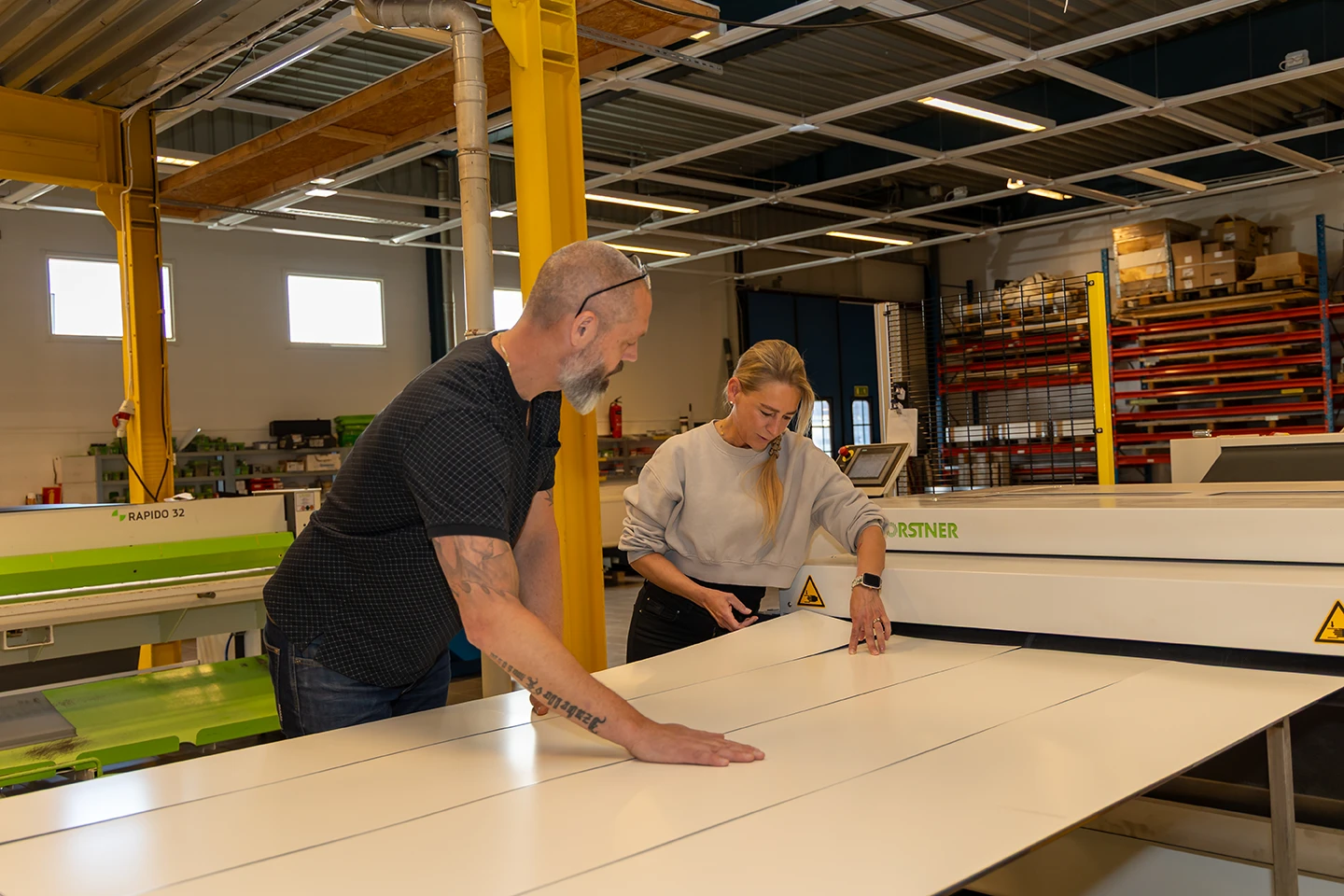 daniel och els-marie jantin i deras produktionslokal